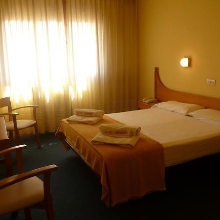 Hotel Pradas Jaca Exterior foto